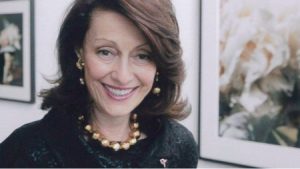 Evelyn Lauder Dies, Co-Founder Of Pink Ribbon Breast Health Awareness : The  Two-Way : NPR